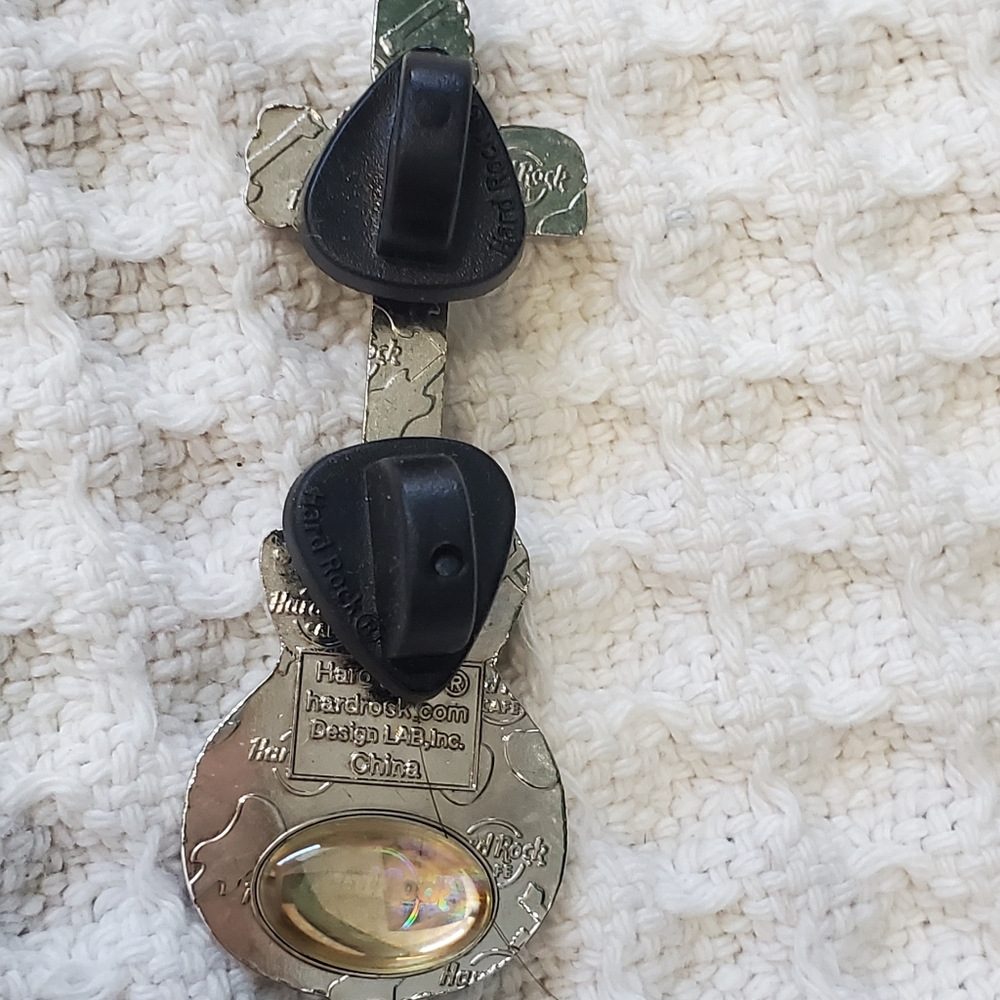 HARD ROCK ALL ACCESS PIN - Picture 3 of 5